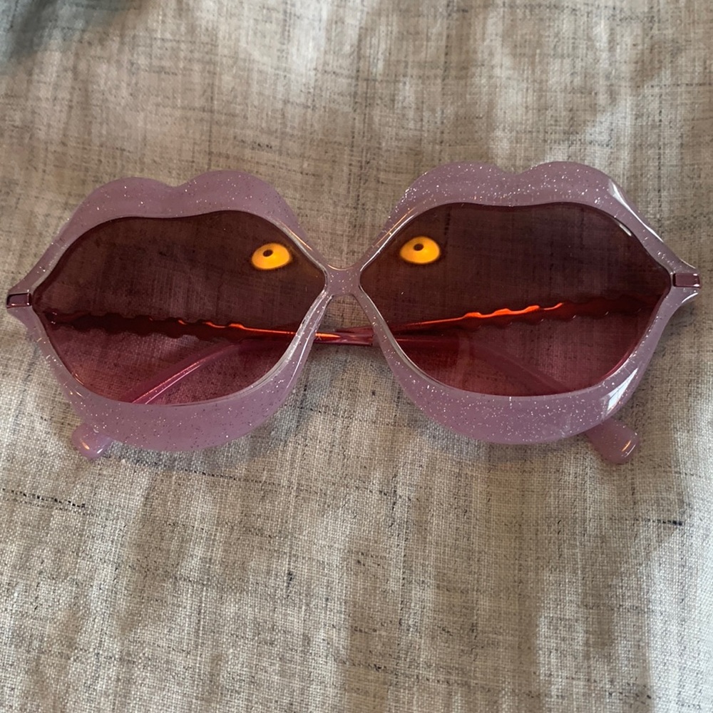 WILDFOX Sparkly Lavender Lips Sunglasses